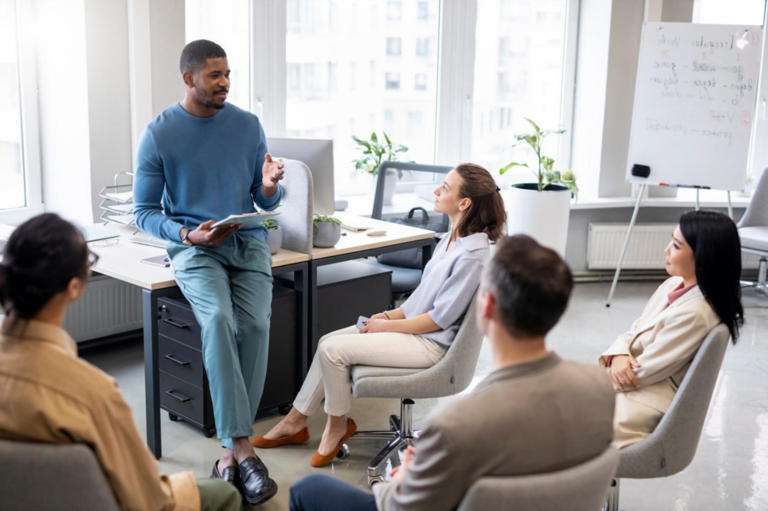 Persönliche Beratungssituation mit Dokumenten